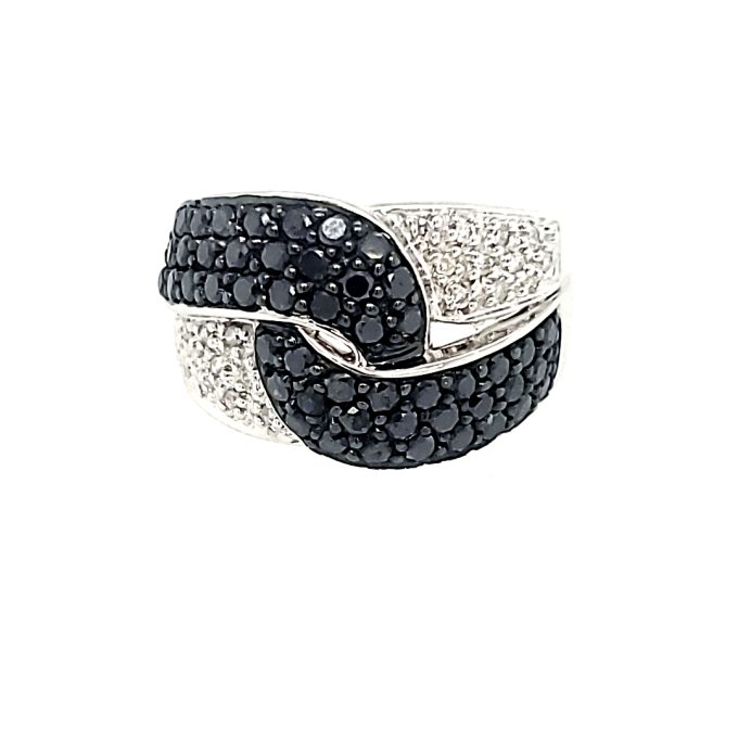 This 14K white gold criss cross fashion ring contains 0.69 carats of dazzling diamonds.