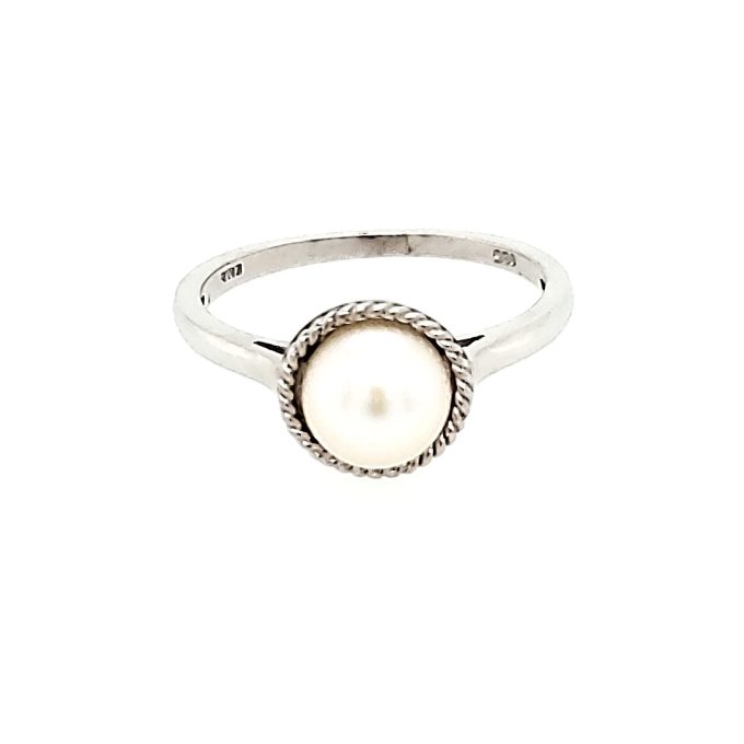 Stunning 7mm freshwater pearl halo ring with sparkling beaded detailing, perfect for any special occasion.