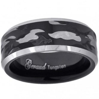 This is an elegant, contemporary men's wedding ring crafted with black tungsten carbide. Boasting an 8mm width, the band provides a robust, masculine aesthetic. It possesses a softly beveled edge, lending a sophisticated curve to the silhouette. The ring's black surface is detailed with a satin finish, offering subtle, metallic lustre.