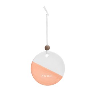 This elegant ornament doubles as an oil diffuser for aromatic purposes. Perfect as a decoration or adjunct for aromatherapy, its eye-catching 'XOXO' design showcases affectionate charm, making it an ideal gift. Our package comes bundled with a carefully selected soothing scent oil, offering not just an aesthetic appeal, but also peace-giving ambiance.