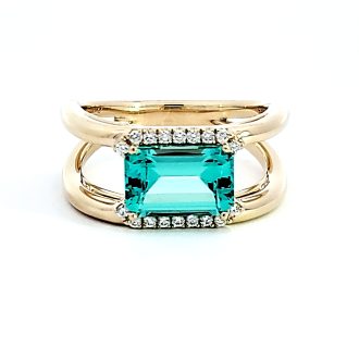 Experience luxury with this exquisite 14K yellow gold fashion ring. Elegantly crafted in an double row octagon formation, it features a lovely large Chrys-shaped gem, zestfully accented by radiant round large diamonds totaling 0.11 carats, providing a glamorous appeal sure to make a standout addition to any jewelry collection.