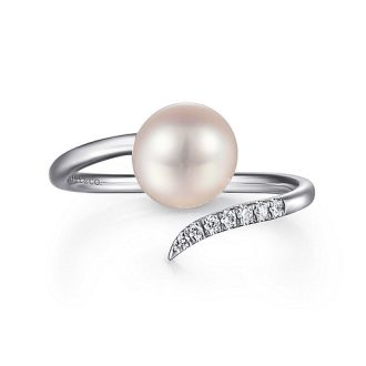 Delicate 14K white gold bypass ring with 7mm cultured pearl and 0.04ctw diamonds. Timeless elegance.