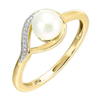 This sophisticated cocktail ring is set in 14-karat yellow gold, amplifying its elegance. A strand of 11 round diamonds, totaling 0.02 carat weight, encrust the band, while a freshwater pearl serves as the centerpiece. Luxurious and fashionable, this ring makes a chic choice for any outfit or occasion.
