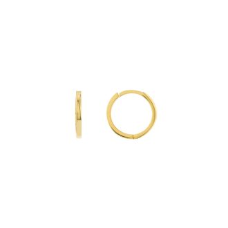 Accentuate your style with these exceptionally crafted square wire hoop earrings made of 14 karat yellow gold. With a secure huggie closure and measuring 14.25mm, these earrings exude timeless elegance. Its classic sophistication makes it an excellent piece for any occasion or as an exquisite gift for a loved one.