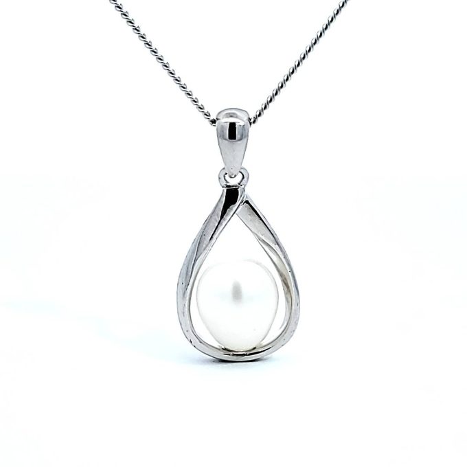 Freshwater Pearl Necklace in Sterling Silver