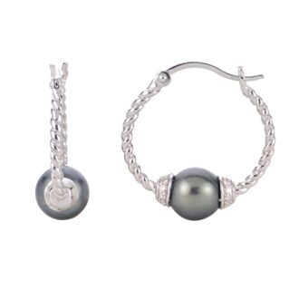 Elevate your elegance with these stunning 7-8mm Tahitian pearl huggie hoop earrings, accented with sparkling diamonds. The luxurious combination of pearls and diamonds makes these earrings a must-have accessory for any sophisticated look!